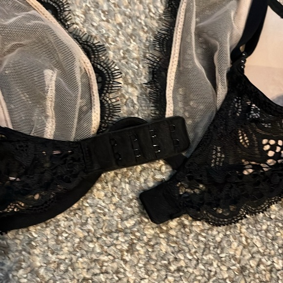 Victoria’s Secret Very Sexy Unlined Push-up without padding Studded Lace Bra 34C - Picture 8 of 9